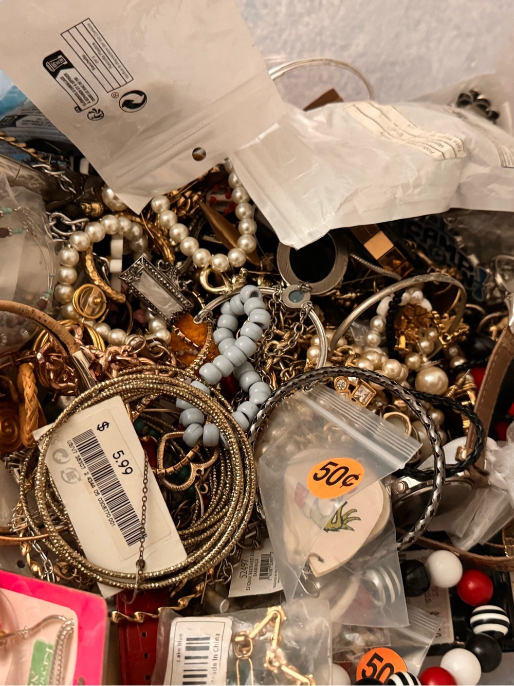24lbs of assorted Jewelry - Picture 5 of 12